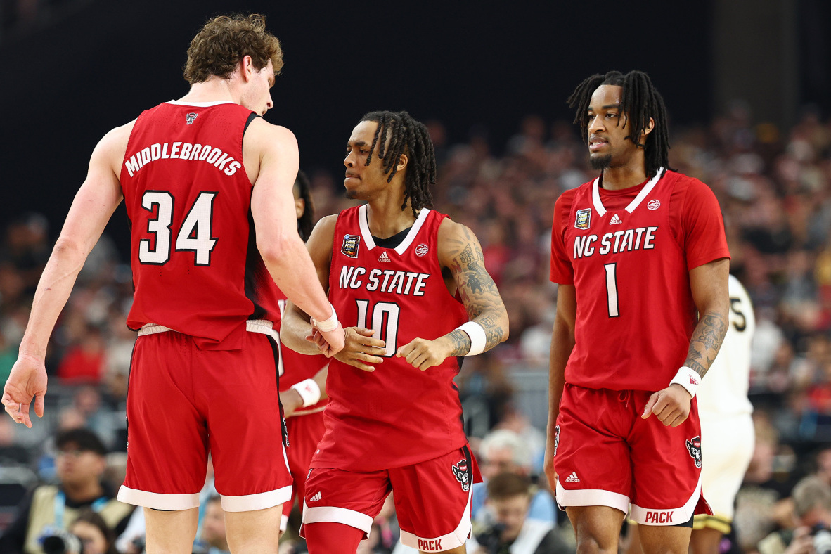 九游游戏下载-勇士观众热烈欢呼！，莱万多夫斯基迎来十赛季出色发挥全场沸腾不已-九游游戏下载