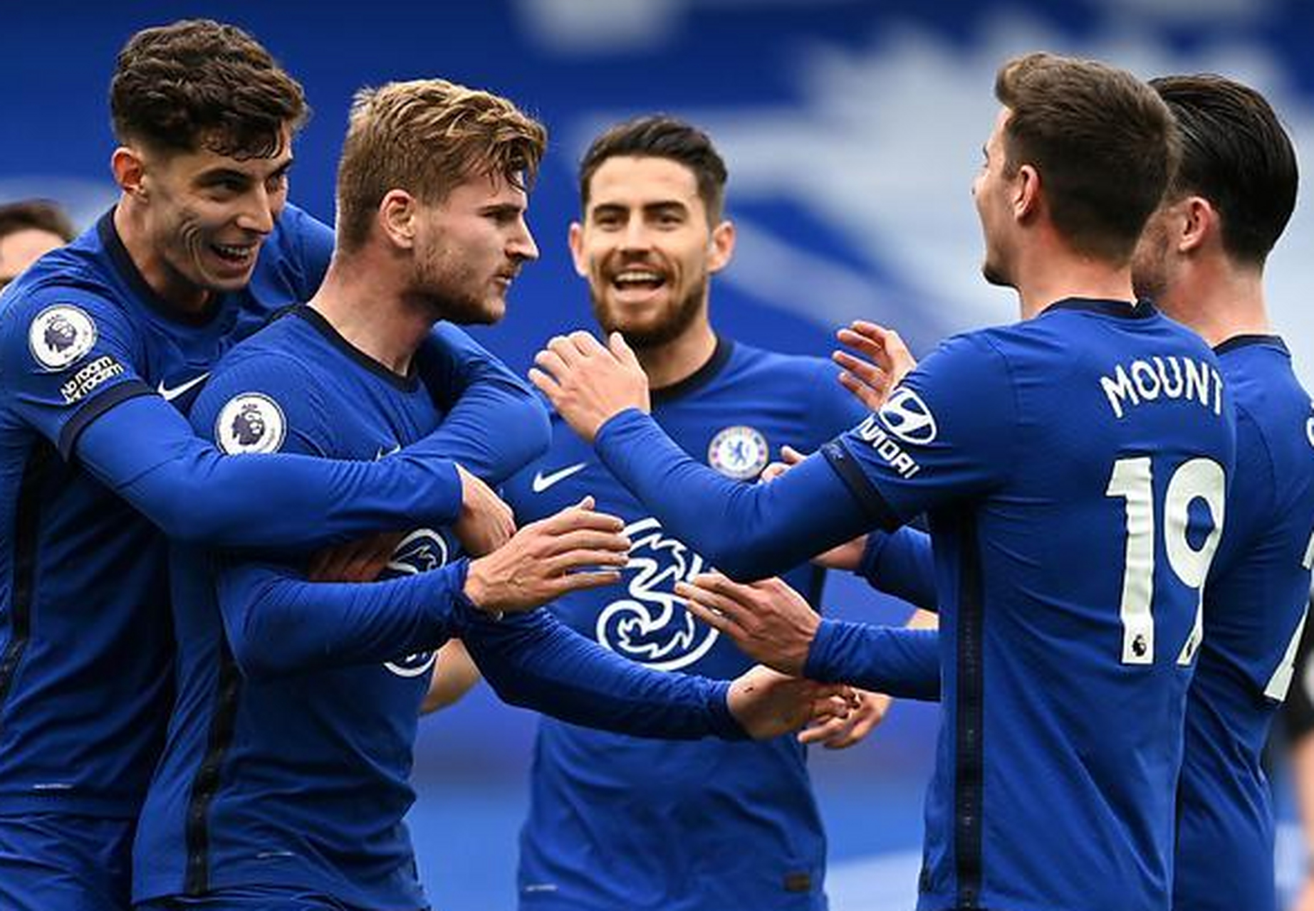 足总杯赛后走向成谜；纽约尼克斯状态回暖；质疑声仍在；身体对抗强度拉满